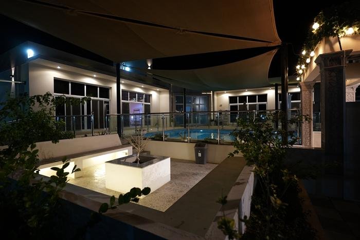 Outdoor fire pit lounge seating